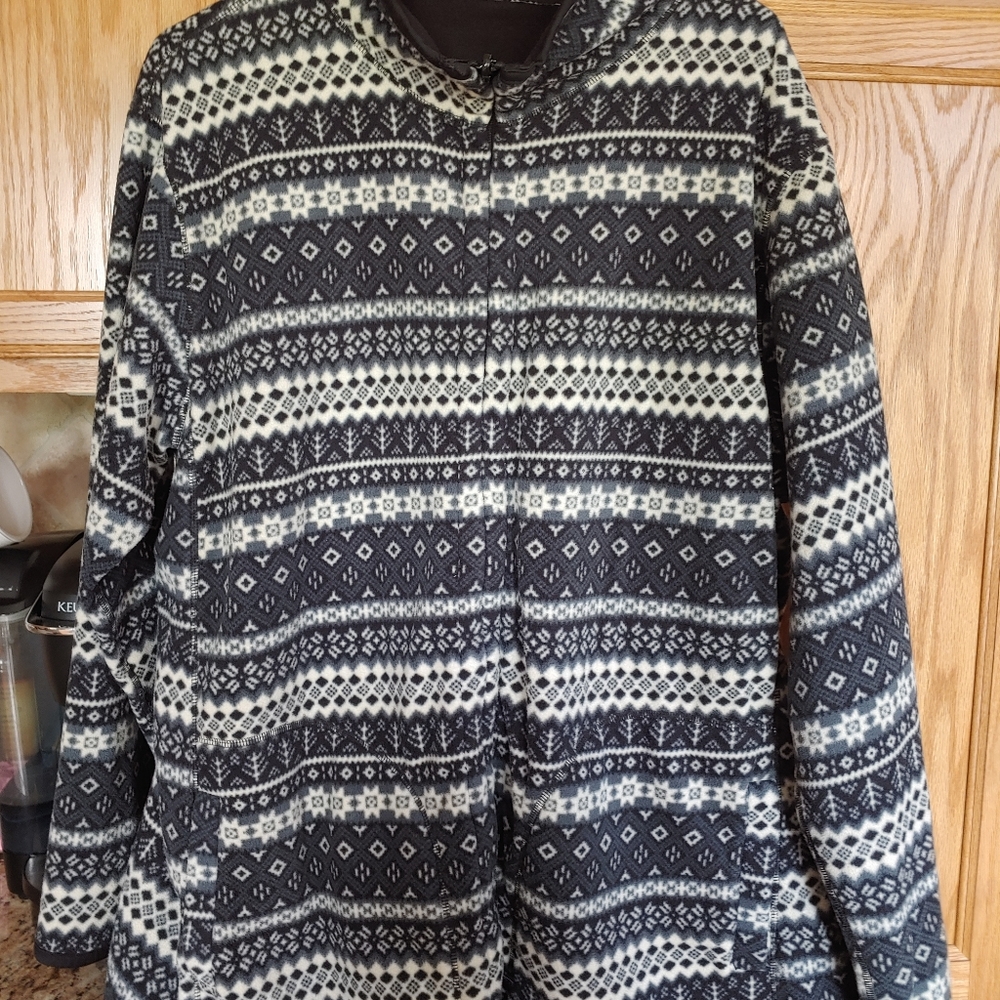 Reversible fleece jacket